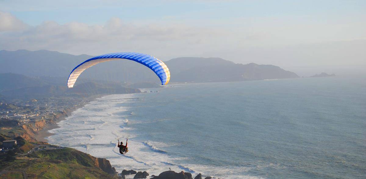 پاراگلایدر سواری، چتربال سواری یا پاراگلایدینگ (به انگلیسی: Paragliding)